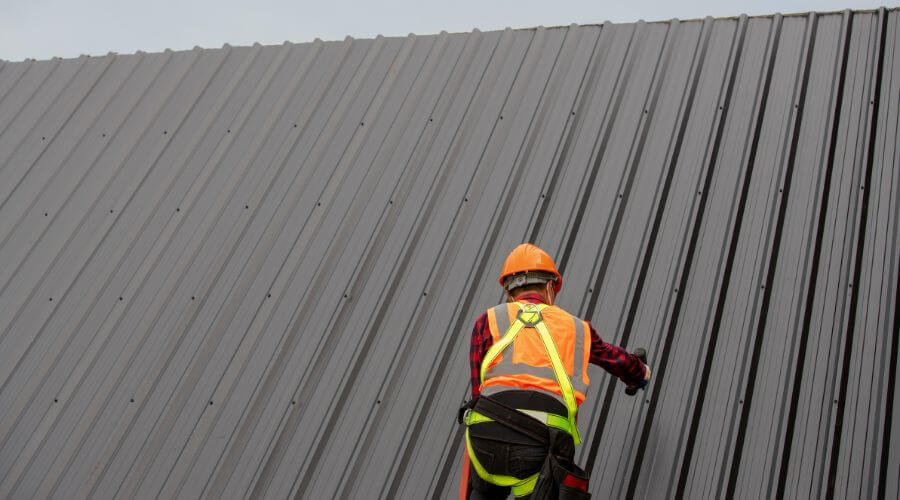 Professional gutter cleaning in Mccurtain, OK